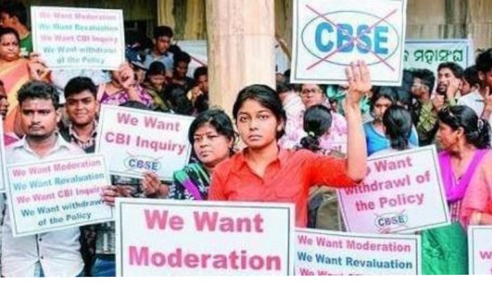 Sohamdutta100's tweet photo. @IndianExpress Sir, 
Please don't waste the future of students by all these games of bloody #politics .#Corrupted_CBSE &amp; #HRDministry are making fun with such important exam of class 12.
@IndiaToday @IndianExpress @TimesNow @timesofindia @ndtv @PMOIndia @RahulGandhi
#Raise_ur_voice_pls_retweet. https://t.co/nlRtQIvv5E
