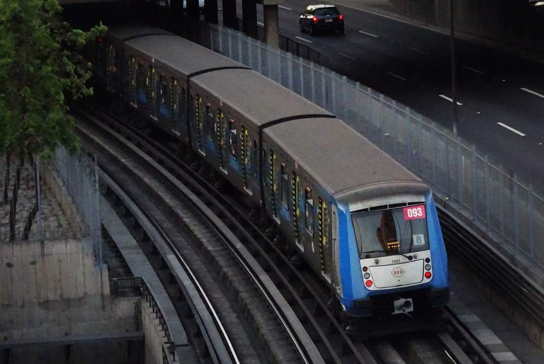 luis_photo21's tweet photo. Ok esto no es México pero si vale la pena recordar momentos inolvidables. 📷🎥
#Chile #Santiago #instaChile #instametro #train #linea2 #línea2 #Santiagolovers #chilelovers #metrosantiago #metrodesantiago #metrodesantiagodechile #Santiagodechile #paisajeurbano #train #ns04 https://t.co/dP63PujePy