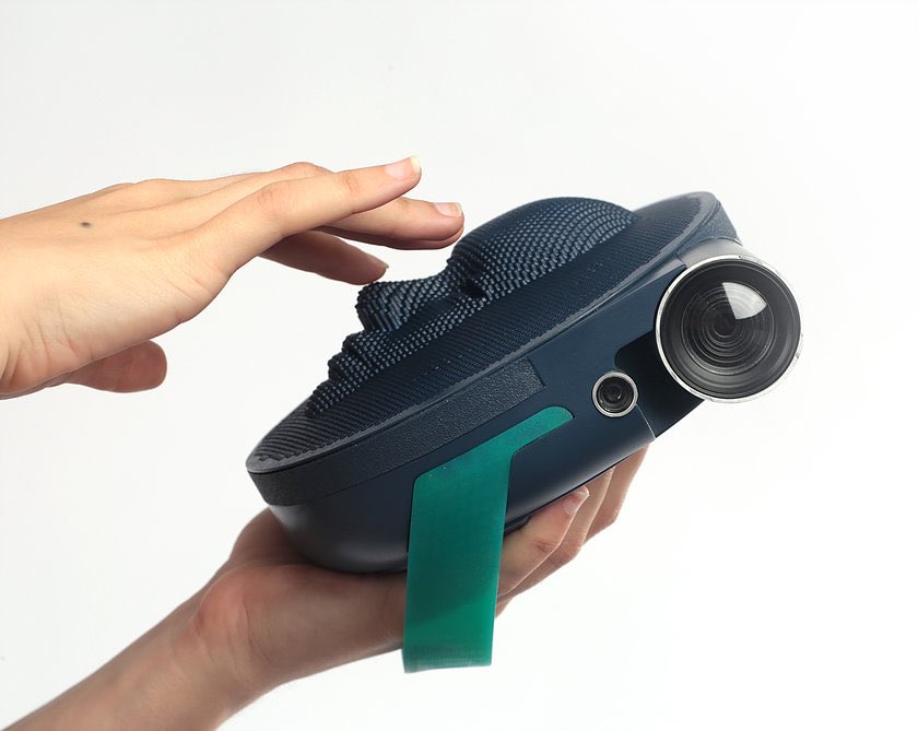 Teknosciences's tweet photo. Un appareil photo 3D tactile qui permet aux malvoyants de toucher l’image grâce à son affichage en relief
https://t.co/ZRo1b6Auwf https://t.co/3HB5laThqy