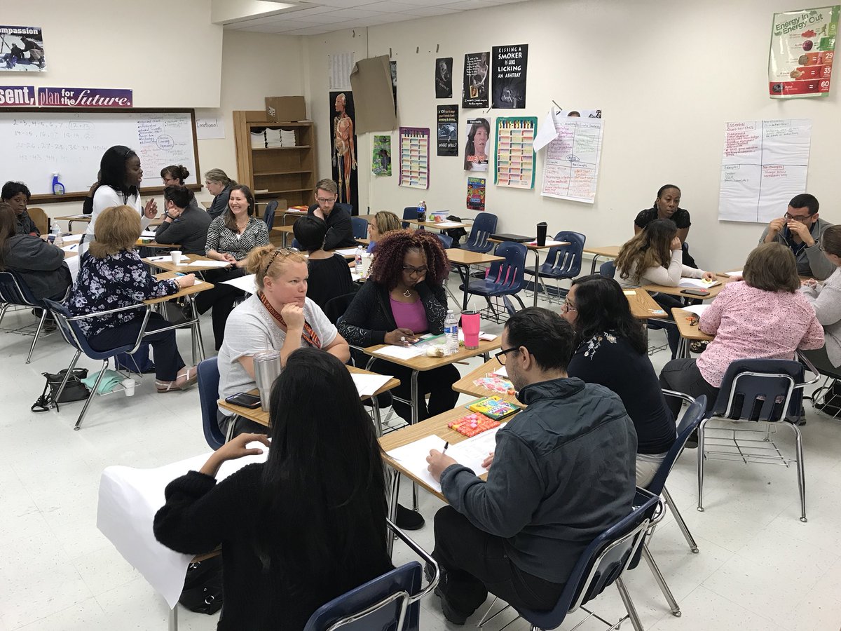 Lynsey2108's tweet image. Grades 3-5 ELA/DLE Teachers engage with the #LearningModel #FWISDTradeOffDay18