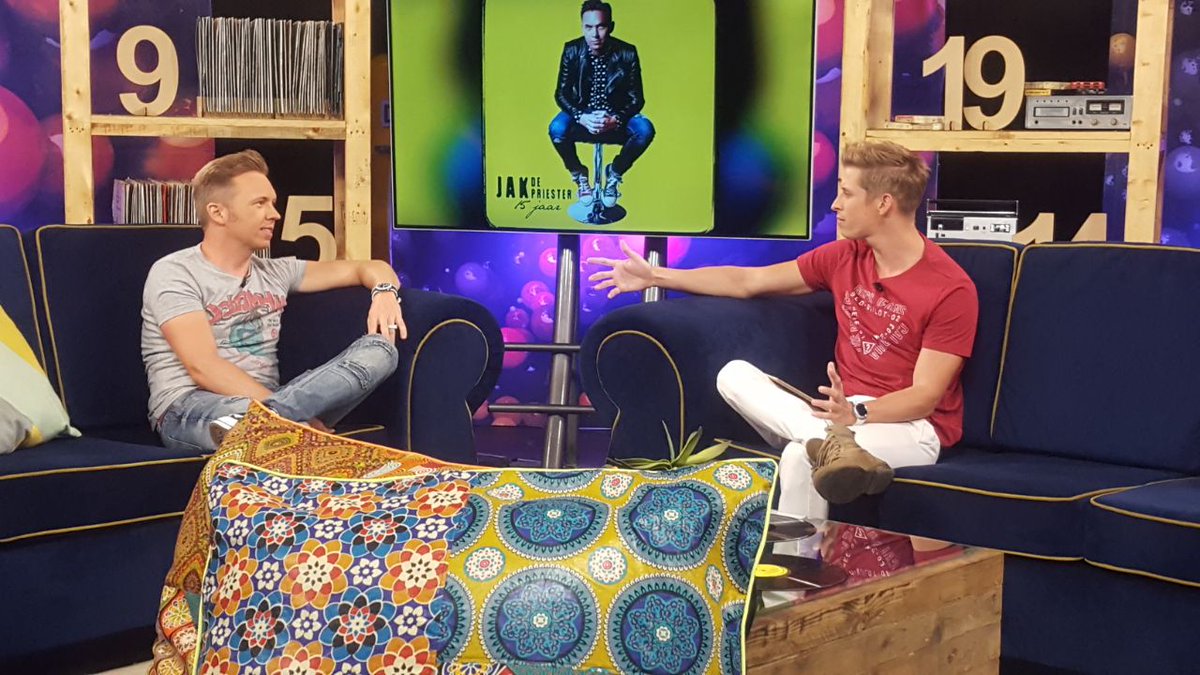 Ek hoop almal het n heerlike en geseënde Paasnaweek sover.
Vanaand om 8pm skuif ons weer reg vir die Top 20. En my gas is die man met die willer kuif as myne, Jak de Priester. 

KynetNOU, kanaal 146.