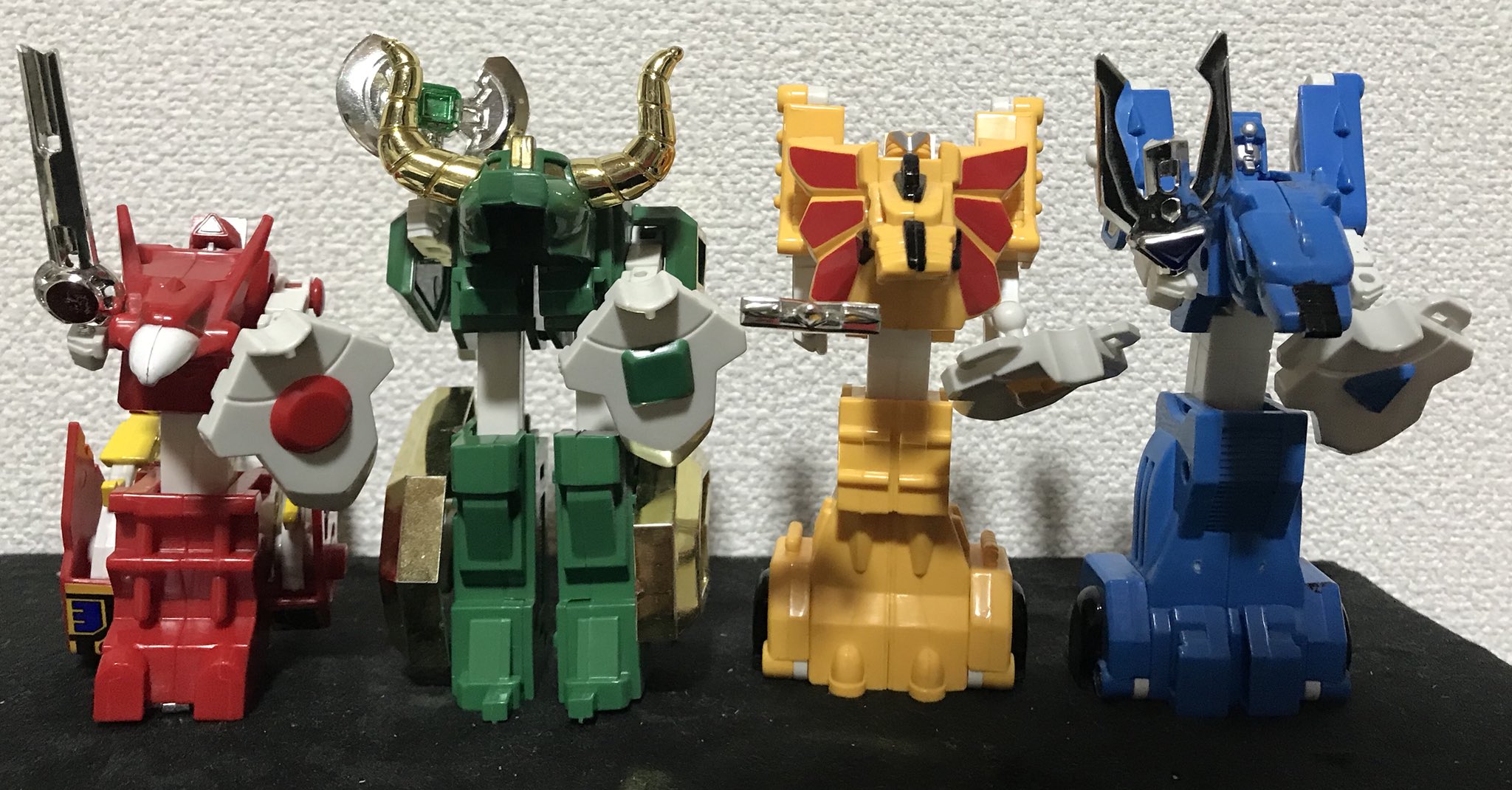 Vehicles combine into robots!? Super Machine Oh