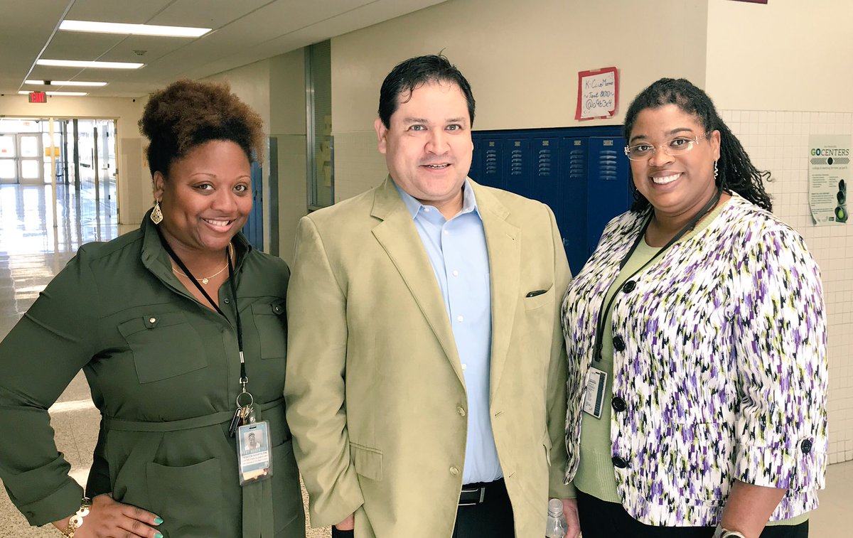 Lynsey2108's tweet image. These #leadlearners are bringing hot-off-the-press #LearningModel material to #FWISDTradeOffDay18 #TradeOffDay18