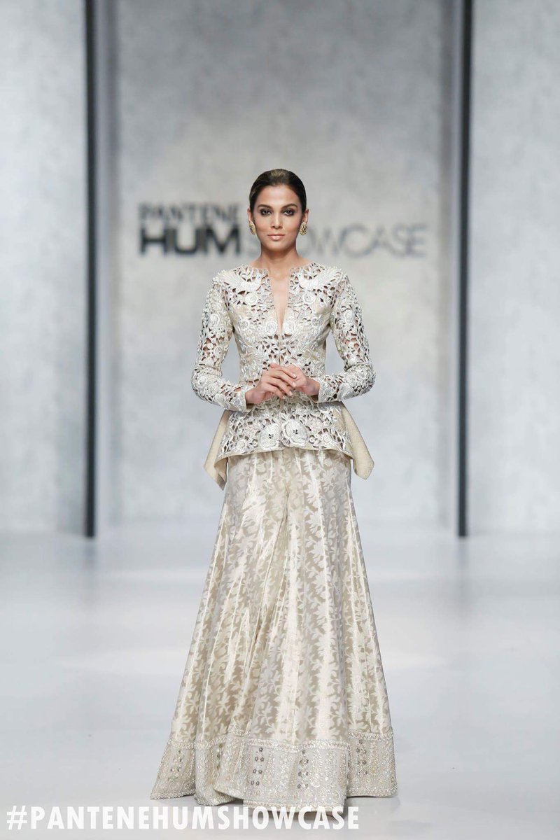 HumShowcase's tweet photo. Sania Maskatiya presents her collection #SAHVAR
#PanteneHUMShowcase - #SS2018 #HUMShowcase #StrongIsBeautiful https://t.co/e7VQrFVc6P