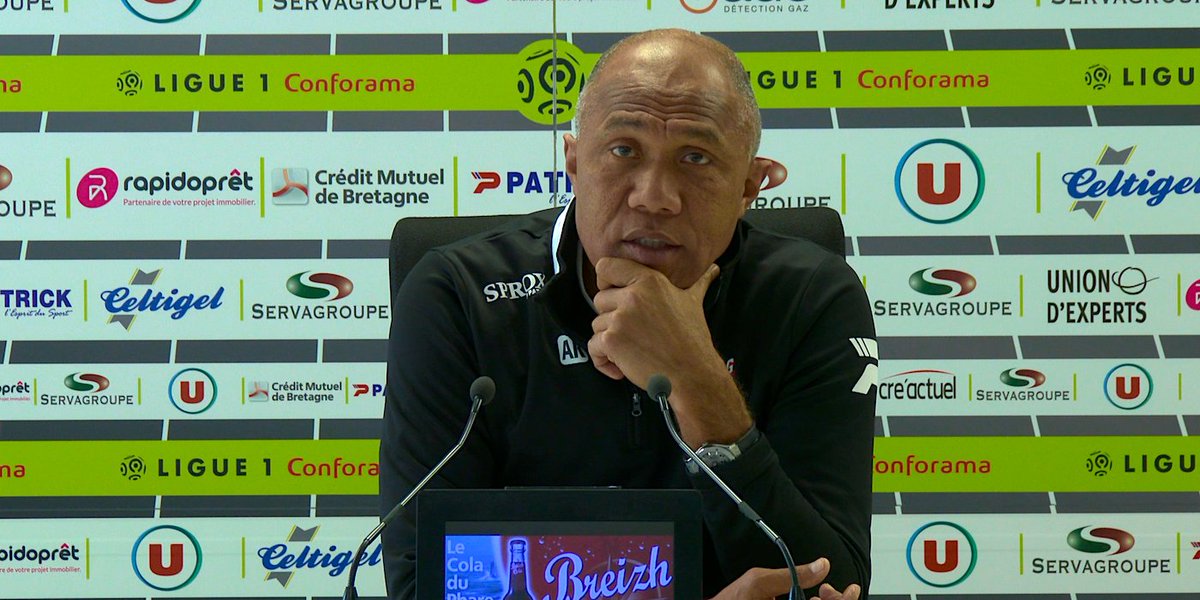 EAGuingamp's tweet photo. Ligue1-J31 / 📽▶ Le point presse d'Antoine Kombouaré avant Guingamp-Bordeaux. #EAGFCGB
>>>https://t.co/qVNVNGyNv5<<< https://t.co/QkFPanWlNk