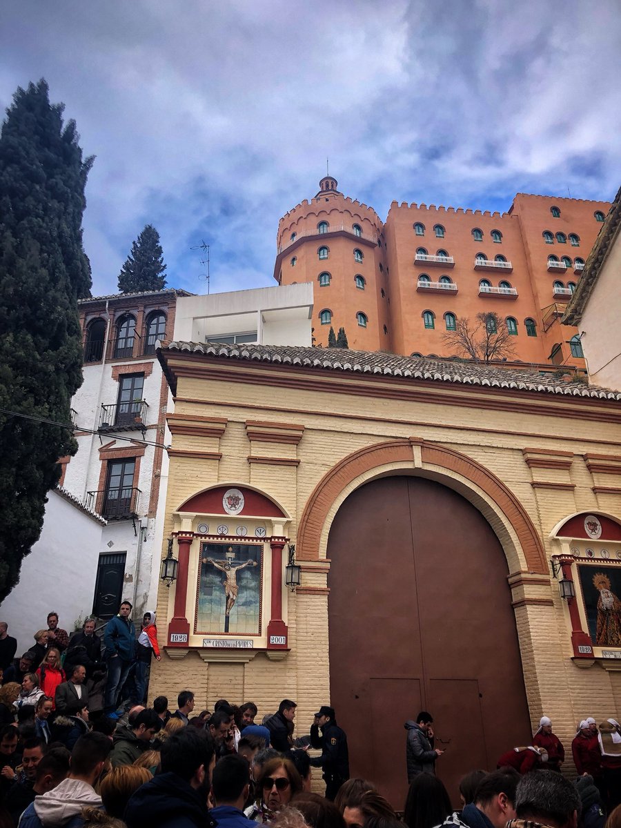PasiondeLinares's tweet photo. 📢🕒 Última hora.
La Hermandad @FavoresHdad retrasa su salida procesional unos minutos. 

#ViernesSanto #SonesDeLaPasión https://t.co/IVURgFiyZZ