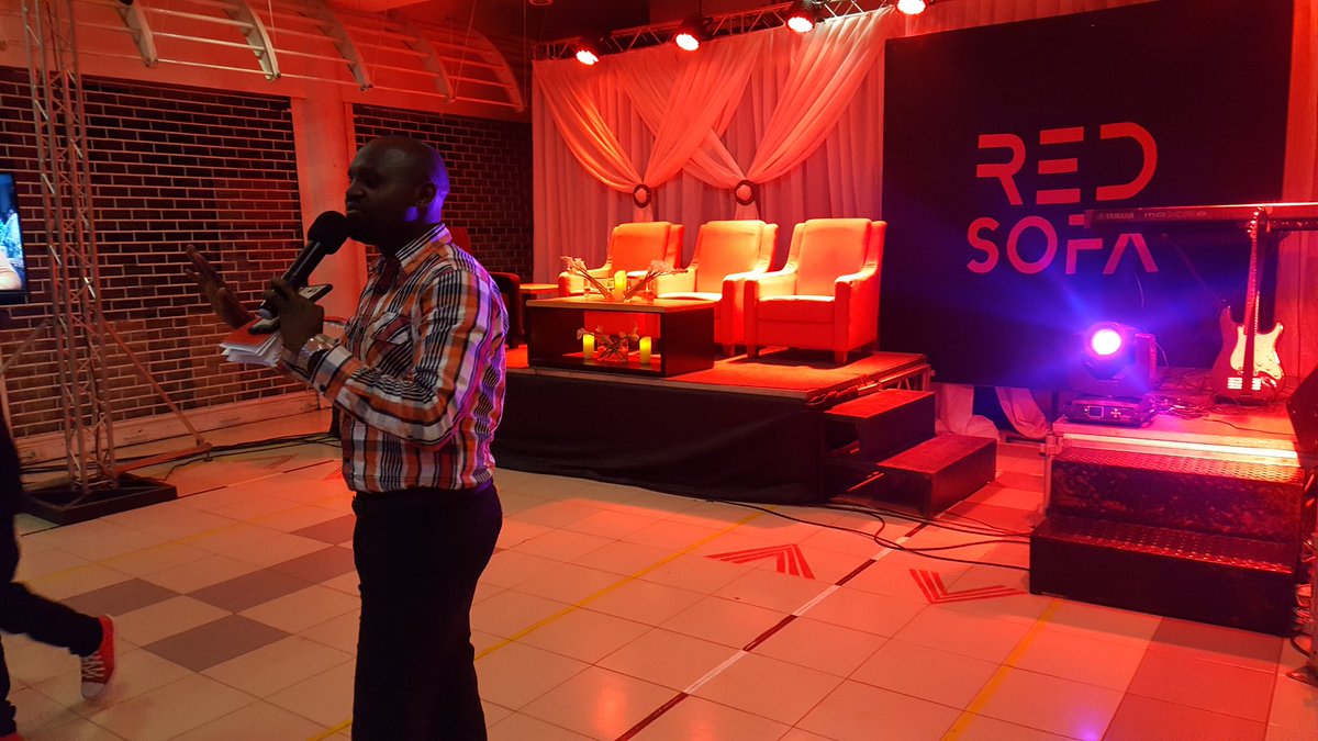 _mwes's tweet image. The stage is lit.
The mood is set.
Its time for #RedSofaSessions 
#HeIsHereVideo 🔥🔥🔥