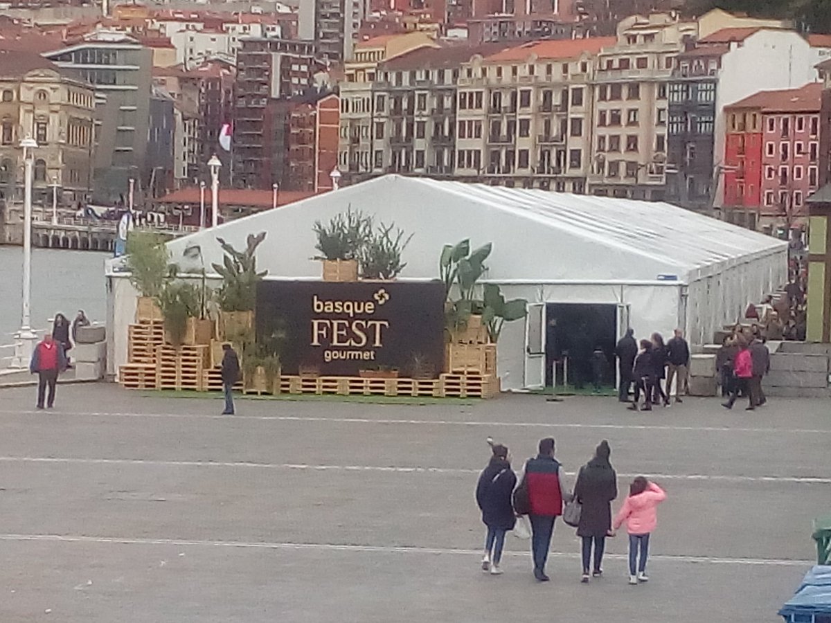 unaixoc's tweet photo. Pasando la tarde en el #BasqueFest2018 #BasqueFest de #Bilbao https://t.co/LiVpYkqTuL