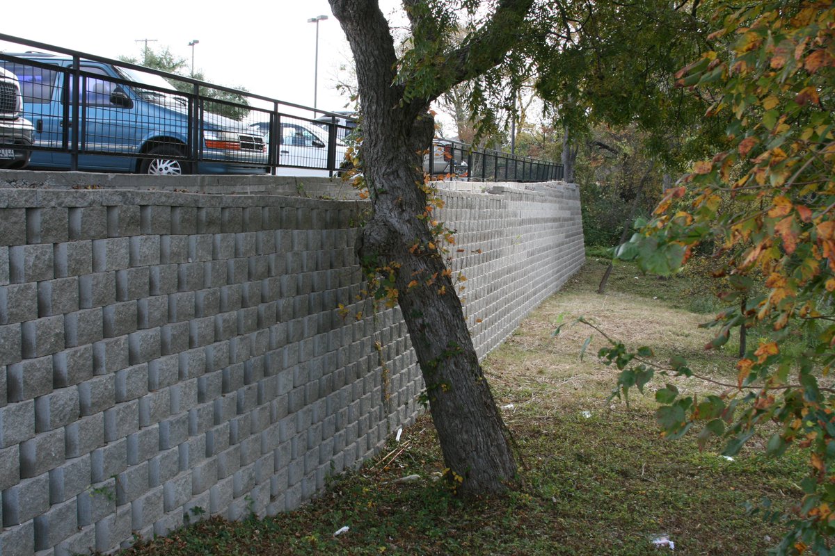 concretepaver1's tweet photo. Let's talk commercial Retaining Walls............@Pappadeaux #pappadeauxduncanville #commercialretainingwalls #retainingwalls #thatsabigwall https://t.co/nEYUkxTWbQ