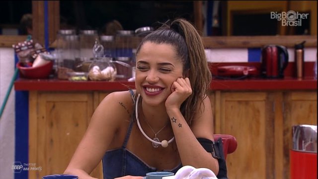 ehzoeira's tweet image. Quem você prefere ?? 

Paula: RETWEET 
Gleici: FAVORITE 

#BBB18 #RedeBBB