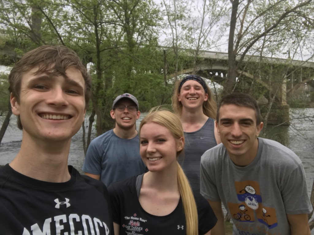 Kicking off the weekend with a run on the river! #trailrunning  <a href="/WestColumbiaSC/">City of West Cola</a>