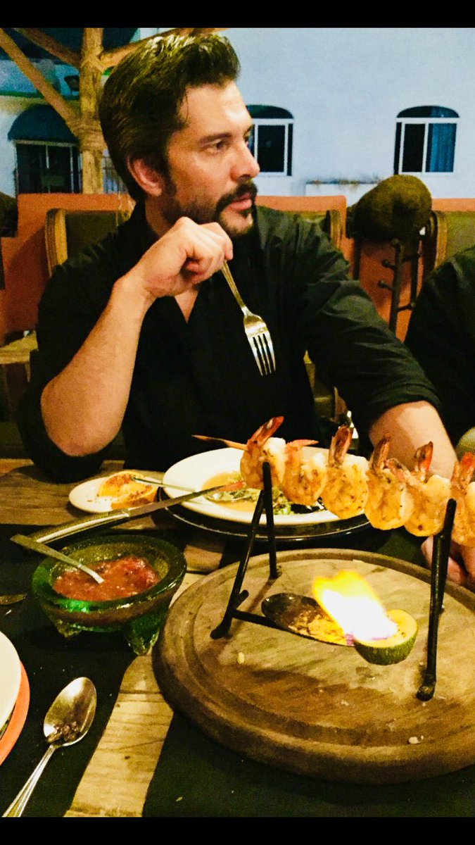 “La comida podría ser la única cosa universal que realmente tiene el poder de unir a todo el mundo. Sin ponerle importancia a la cultura, en todas partes del mundo, las personas se reúnen para comer”Guy Fieri #quoteoftheday #foodie #foodporn #Gastronomia #Acapulco