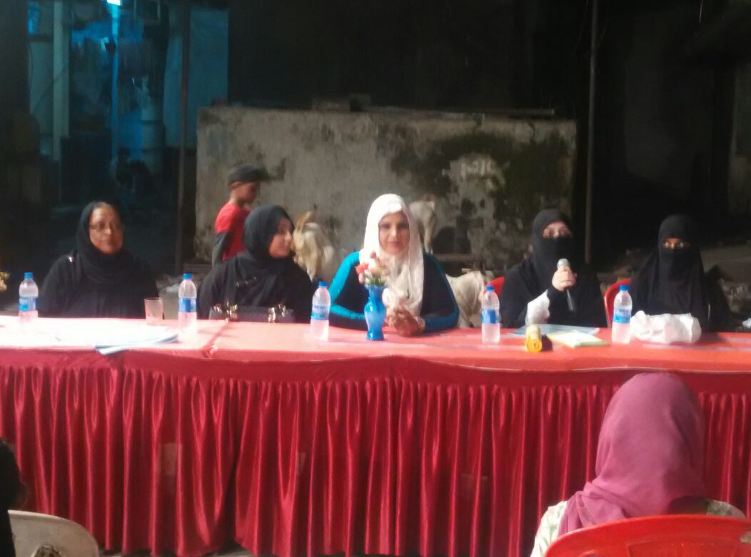 pathan_sumaya's tweet photo. All women's
Mothers & Sisters meet at #Byculla to participate in tommorrow #SaveSharia Protest on 31st March 2018 at Azad Maidan CST #Mumbai organised by @AIMPLB_Official @warispathan @asadowaisi @GulnaazWard92 @AIMIM_faraaz @gallinews @AimimFansClub https://t.co/IVJ02H01Ok