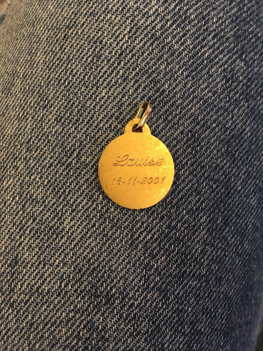 J’ai trouvé une médaille de baptême par terre à Lille à côté du Monoprix, je voudrai qu’elle retrouve sa propriétaire, une « Louise » née le 18.11.2001, j’aurai aimé qu’on fasse de même pour moi aidez moi à la retrouver svp :(