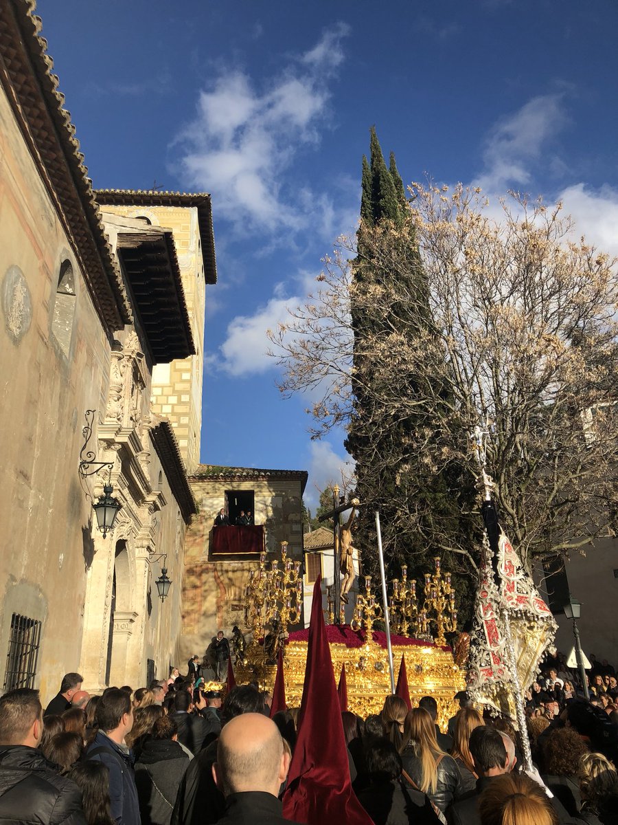 PasiondeLinares's tweet photo. Los Favores ya discurren por las calles de Granada al son de Cristo de los Favores. 

@FavoresHdad 
#ViernesSanto #SonesDeLaPasión https://t.co/xk2BF7Kwc7