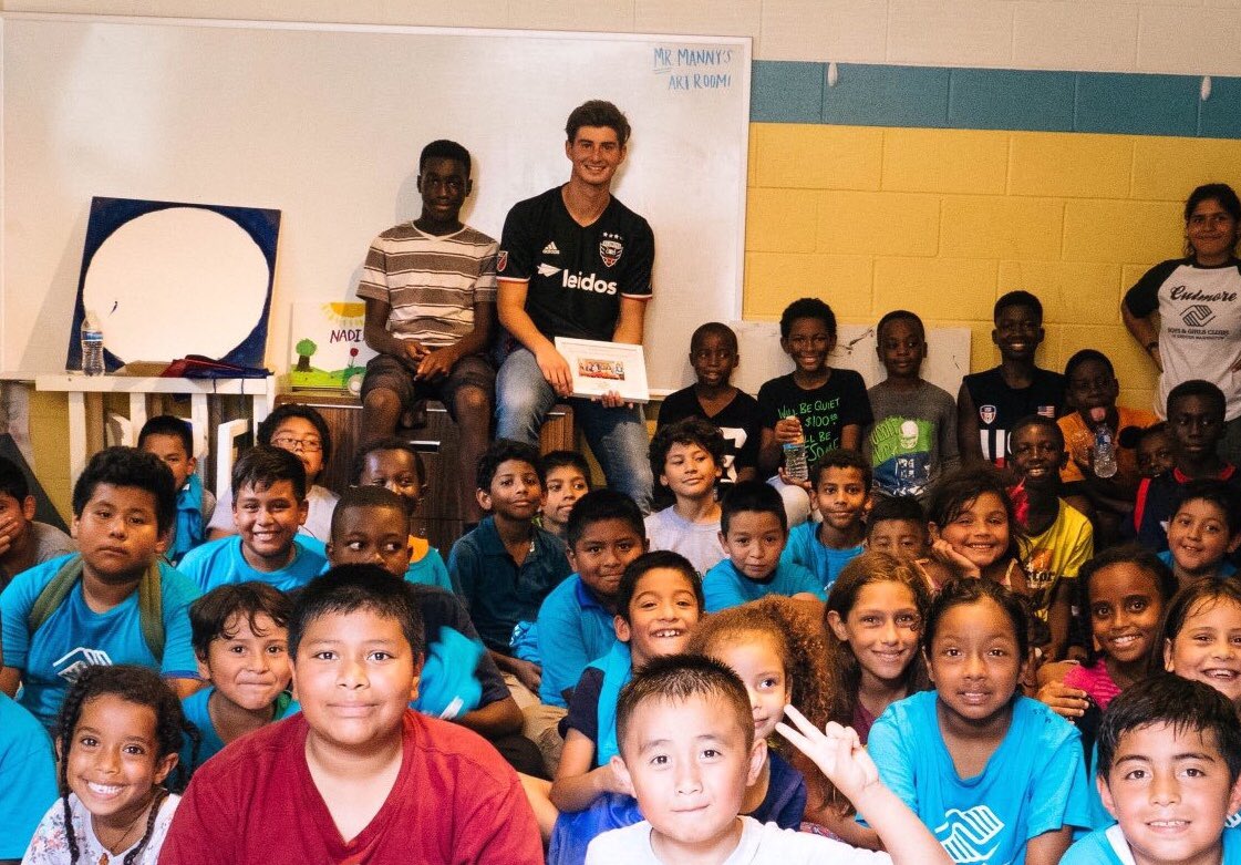 DCU_CR's tweet photo. Happy Birthday, Ian Harkes! 🎈
#SquadGoals | #DCUGivesBack https://t.co/bldRi85Faw