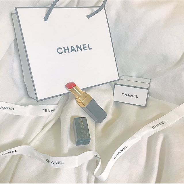 mintn_0201's tweet photo. .
.
#seの皆さんから #birthdaypresent 
#chanel #口紅 #💄 #thankyou https://t.co/TShoA3f5TC https://t.co/wD4xVmanSM