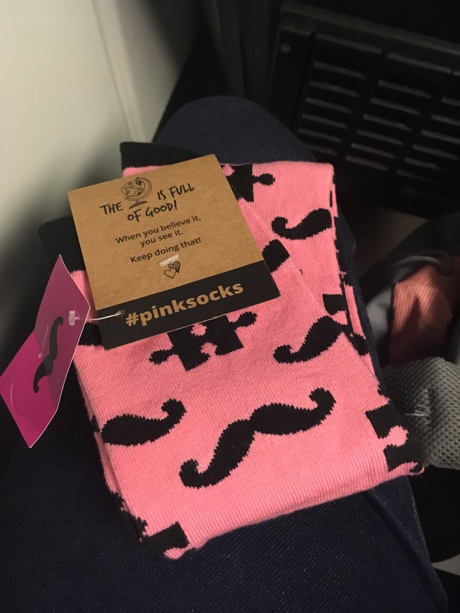 Laurensrijpstra's tweet photo. Complimenten voor het organiseren van de eerste bijeenkomst van de #ceoraad van ervaringsdeskundigen door @tpostema van @MinVWS #pinksocks waardig! 😉 die uit naar vervolg https://t.co/kPzLEyHWNJ