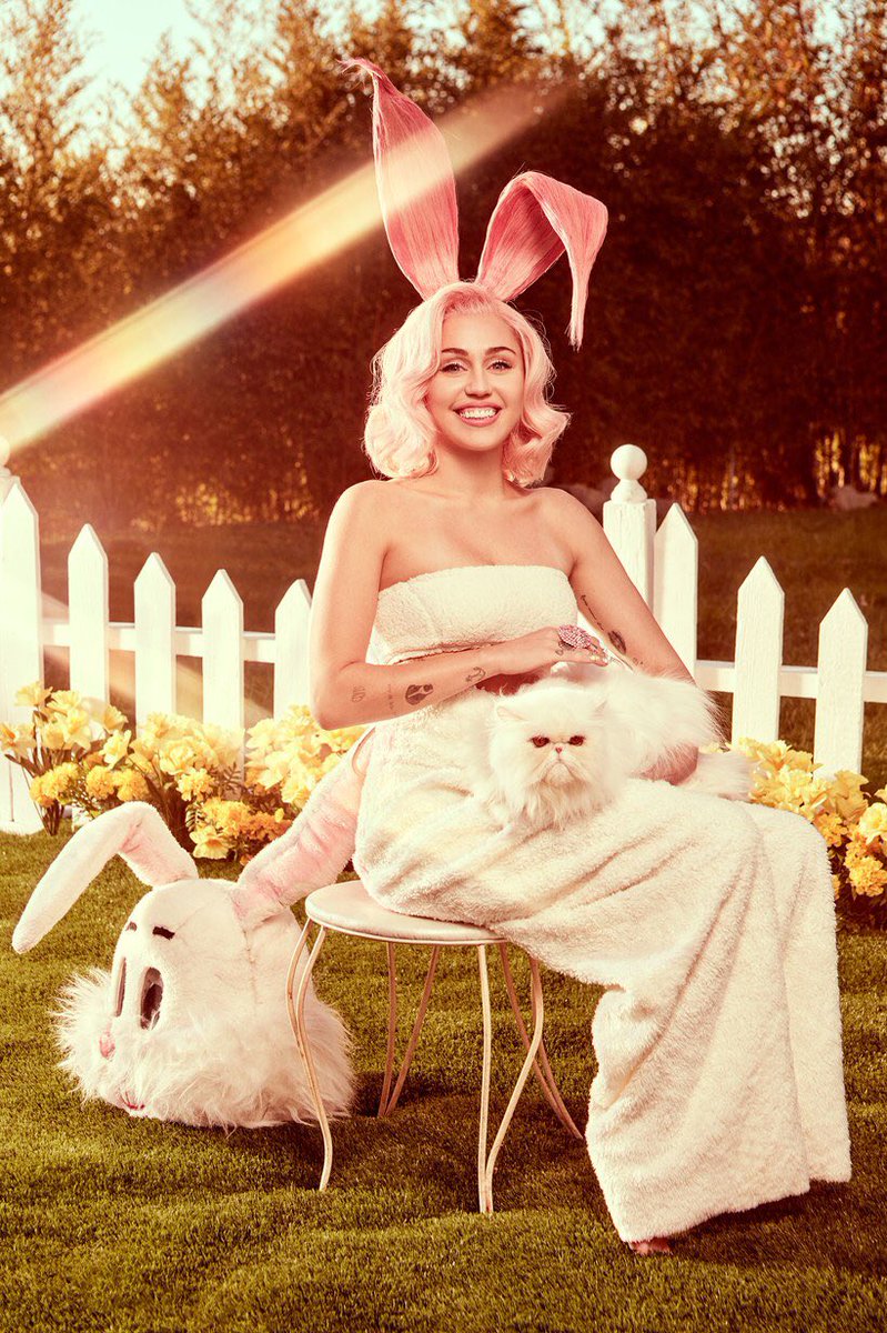 MileyCyrus's tweet photo. https://t.co/nrw7A7CQm3 https://t.co/9XDxWjiPkw