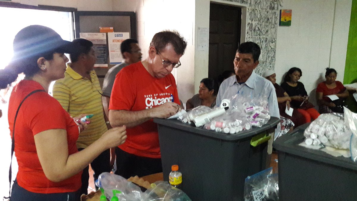 Cuando conocí a Jorge Rooney, quedé fascinado con su labor hacia la ciudadanía,  gracias a él ha sido posible la gran jornada de salud visual.

Jeorge, es representante de His Servance Ministries en El Salvador.

La salud visual de la ciudadanía en buenas manos, gracias Jeorge.