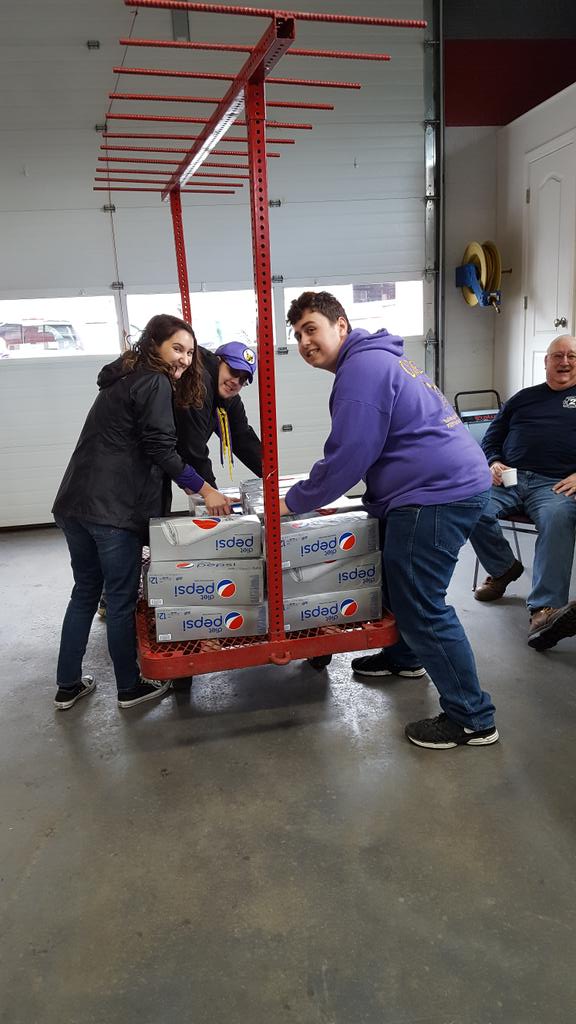 SaraSTorrey's tweet photo. More 0xBe4 working at the Fish Fry. #omgrobots https://t.co/8RAfqKyu1Y