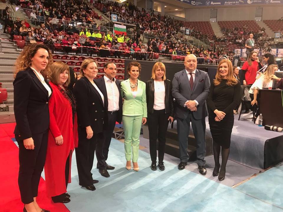 nangelkova's tweet photo. Беше ми изключително приятно заедно @KrassenKralev и @FandakovaY да участвам в церемонията за откриване на Световната купа по художествена гимнастика в #София, която се организира за 8-а поредна година. #sofiaworldcup https://t.co/WEyLskNldY