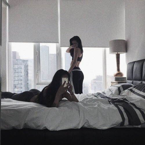 L100PER's tweet photo. ใครสายดาร์กแต่สะอาดตา โทนที่สาวเกาหลีคุมโทนบ่อยๆ แนะนำแอพ VSCO 
ฟิลเตอร์ SE3
เรื่องการปรับค่าต่างๆ เราคิดว่าแล้วแต่บุคคลตามความพอใจ แต่ถ้าจะแต่งสายดาร์กต้องฟิลเตอร์ที่เราบอก รูปที่ 4 ดึงมาจากเว็บ Pinterest เป็นตัวอย่าง #แอพดีบอกต่อ แต่งรูป https://t.co/seHYMm0BLA
