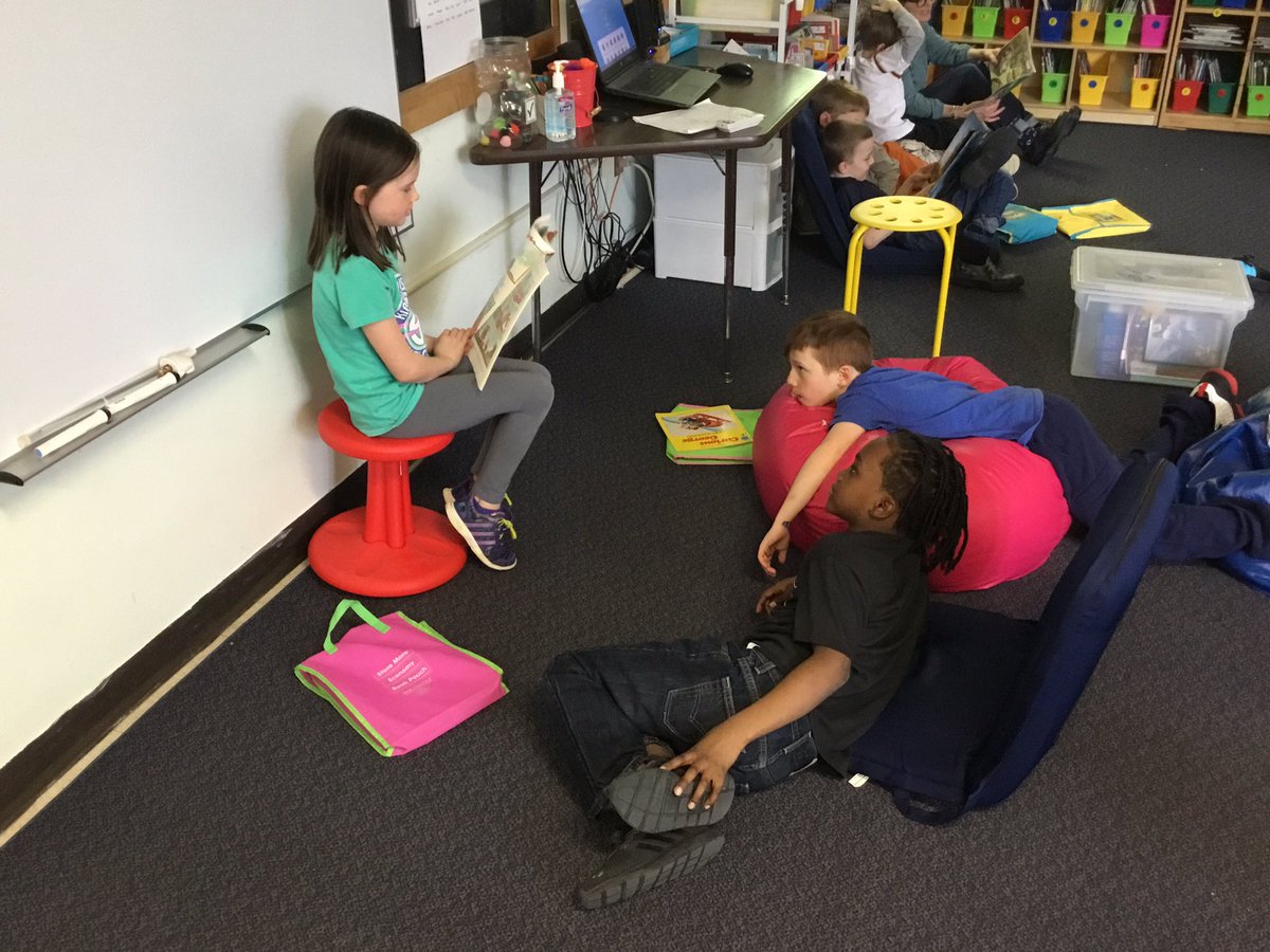 MsWarrensClass's tweet photo. We had some fantastic Friday reading today! Reading to the class, partner reading, and a mock read aloud! #ppsvt #WeAreColchester @PPSPanda https://t.co/Ub4HHmkAO0