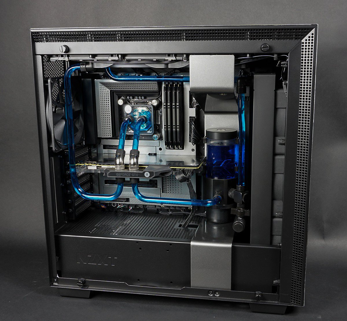 pnytechgaming's tweet image. Want to win a new gaming rig? #GIVEAWAY You could win this @nvidiageforce powered PC featuring hardware from our friends @NZXT and @ekwaterblocks ! giveaway ends 4/8/18

Enter here: bit.ly/2INwHwq
