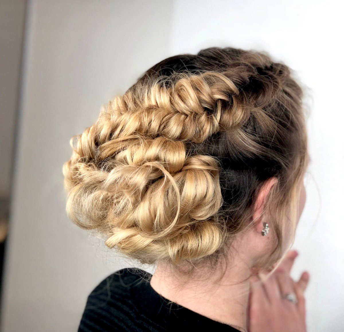 Raise your hand if you are obsessed with #braids 🙋‍♀️ @ robidoux_jenna is giving us major #promhair ~vibes~ 

#prom #weddinghair #promupdo #updo #pmtstemecula #creativehairstyle #futureprofessionalfriday #hairinspo #upstyle