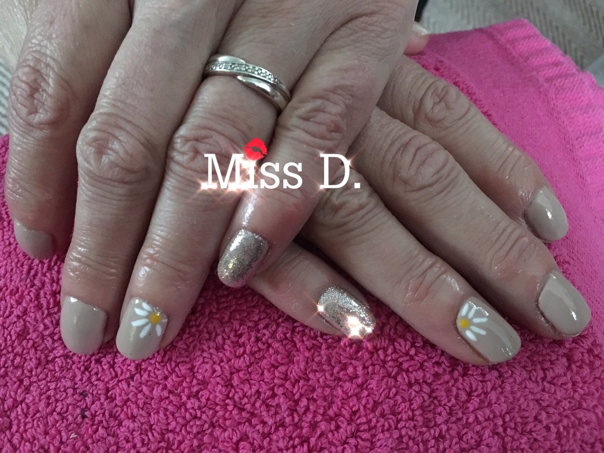 MissD_2014's tweet photo. #gelish #gelishcorby #missd #mywork #nailart https://t.co/dmRnZzyhLV