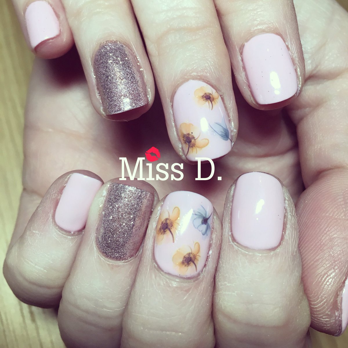 MissD_2014's tweet photo. #gelish #gelishcorby #missd #mywork #nailart #magpieglitter https://t.co/cBnBqbSAwA