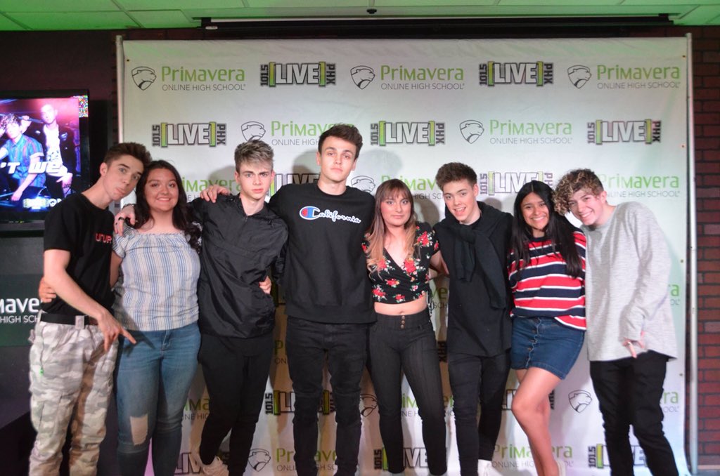 megxcombs's tweet photo. I’m not unpinning this until I see my babies again. #InvitationTourPhoenix https://t.co/lhuEFmbxyS