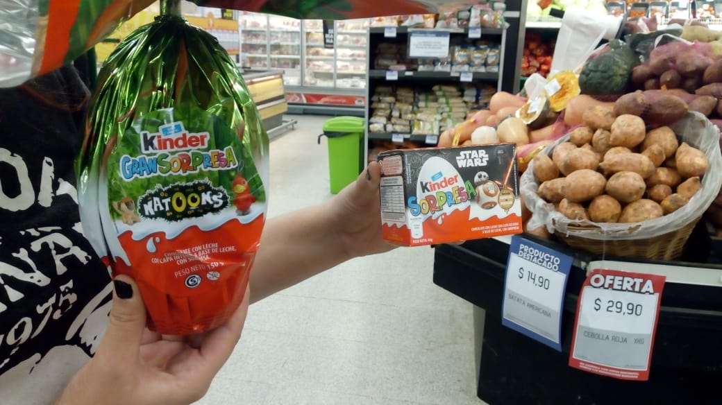 Lacarran's tweet photo. Amiga le compro el kinder grande a su wacha y como le di lástima me compro el otro juaz https://t.co/OA11EEXGFi
