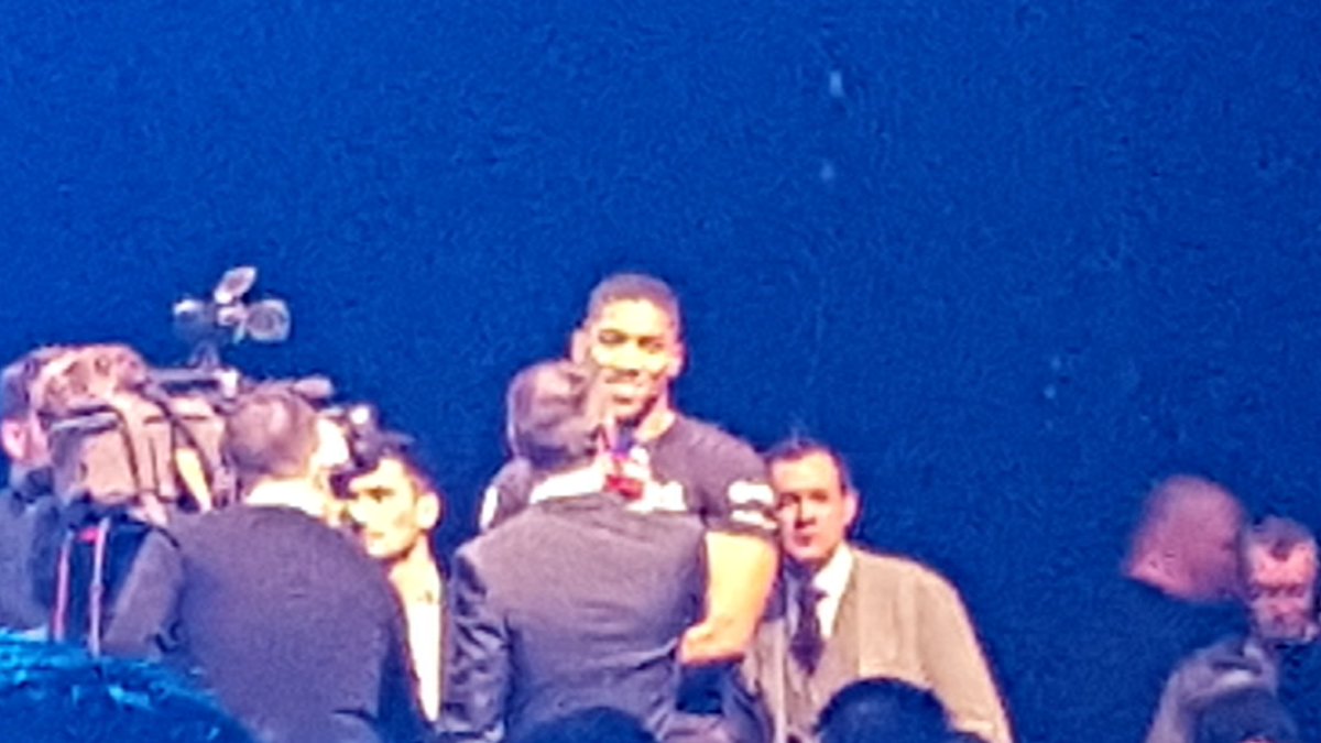 Jab9271's tweet photo. Great day and atmosphere @anthonyfjoshua. Best of luck tomorrow champ. Let's hope @BronzeBomber turned up tomorrow to witness a master class. #legend. #Legacyfight https://t.co/eUhsyFaQF0