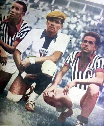 Anibal, o goleiro King e Iracino, jogadores do <a href="/SaoPauloFC/">São Paulo FC</a> na década de 1940.