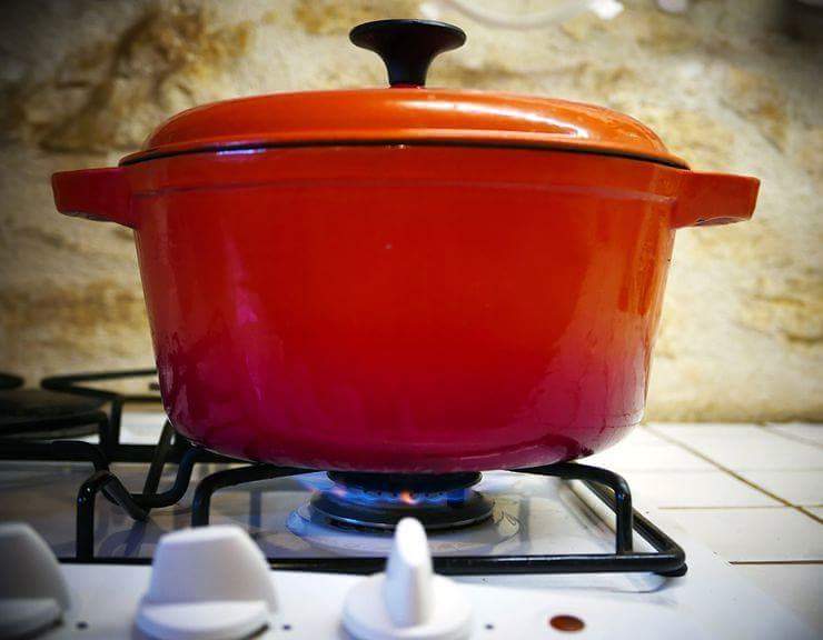 SmartEnergyBdos's tweet photo. Easter Season cooking Tip - Food cooks faster when the lid is on. This means you will use less energy. Save energy and save money. #bankholidaytip #smartenergytip https://t.co/9poPO0HmGs