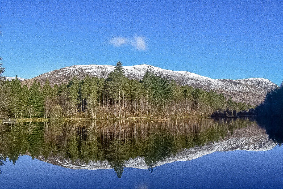 Glencoe Lochan reflections.. 
#scotland #visitscotland #wildscot #mytiso #createyourtrail #thisismyadventure #scotmag #photography #landscape @VisitScotland @TisoOnline @wildscotland @ScotsMagazine @merrelloutside @MerrellUK @UKPhotoClub