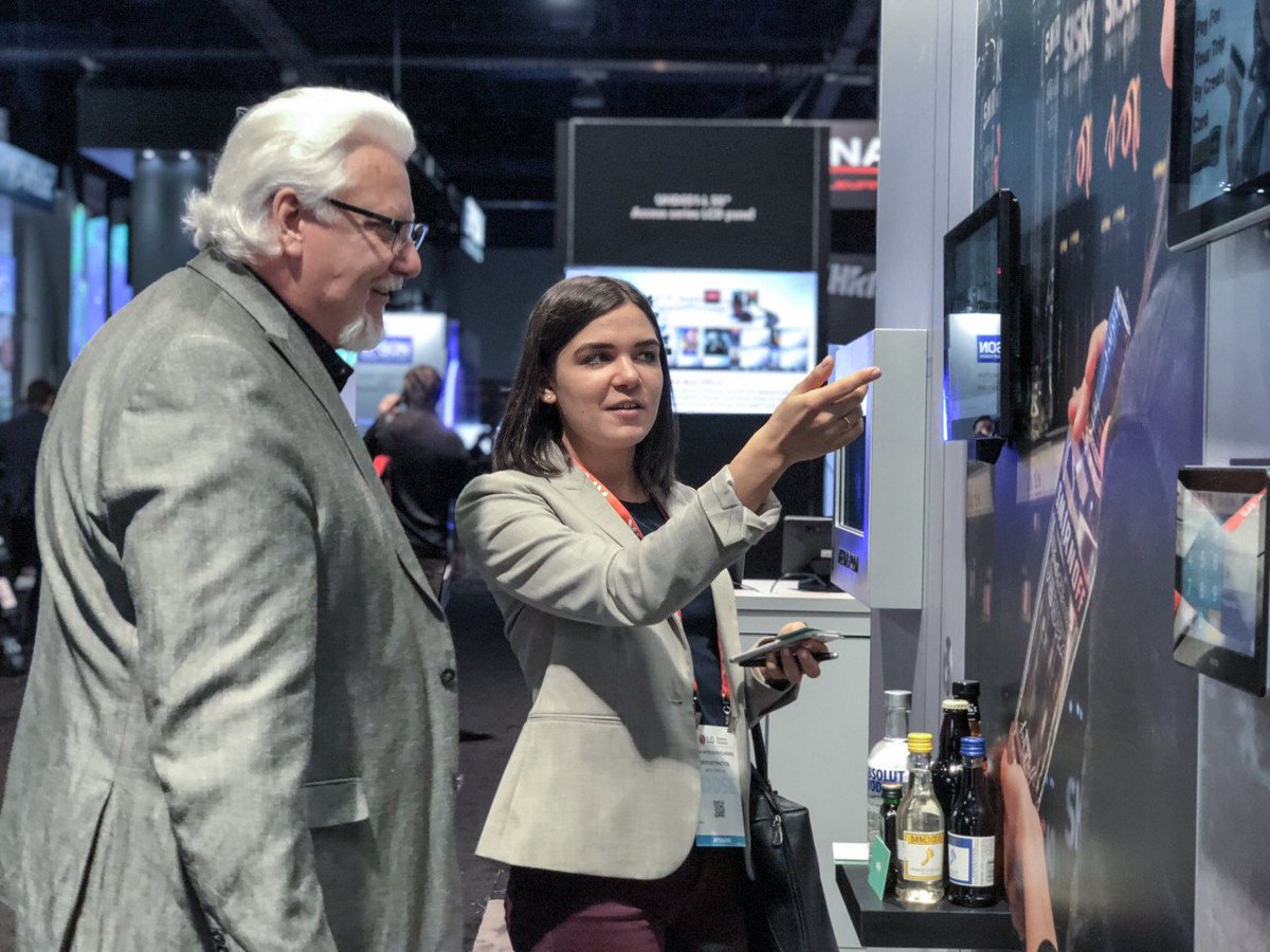 WatchBevTV's tweet photo. That’s a wrap! Thanks to our friends @mimomonitors for having us. Thank you @digitalsignageexpo for another incredible conference. Can’t wait until next year! #digitasignage #Sellr #sellbetterwithsellr #DSE2018 #BevTV https://t.co/BW4YnYRpV7