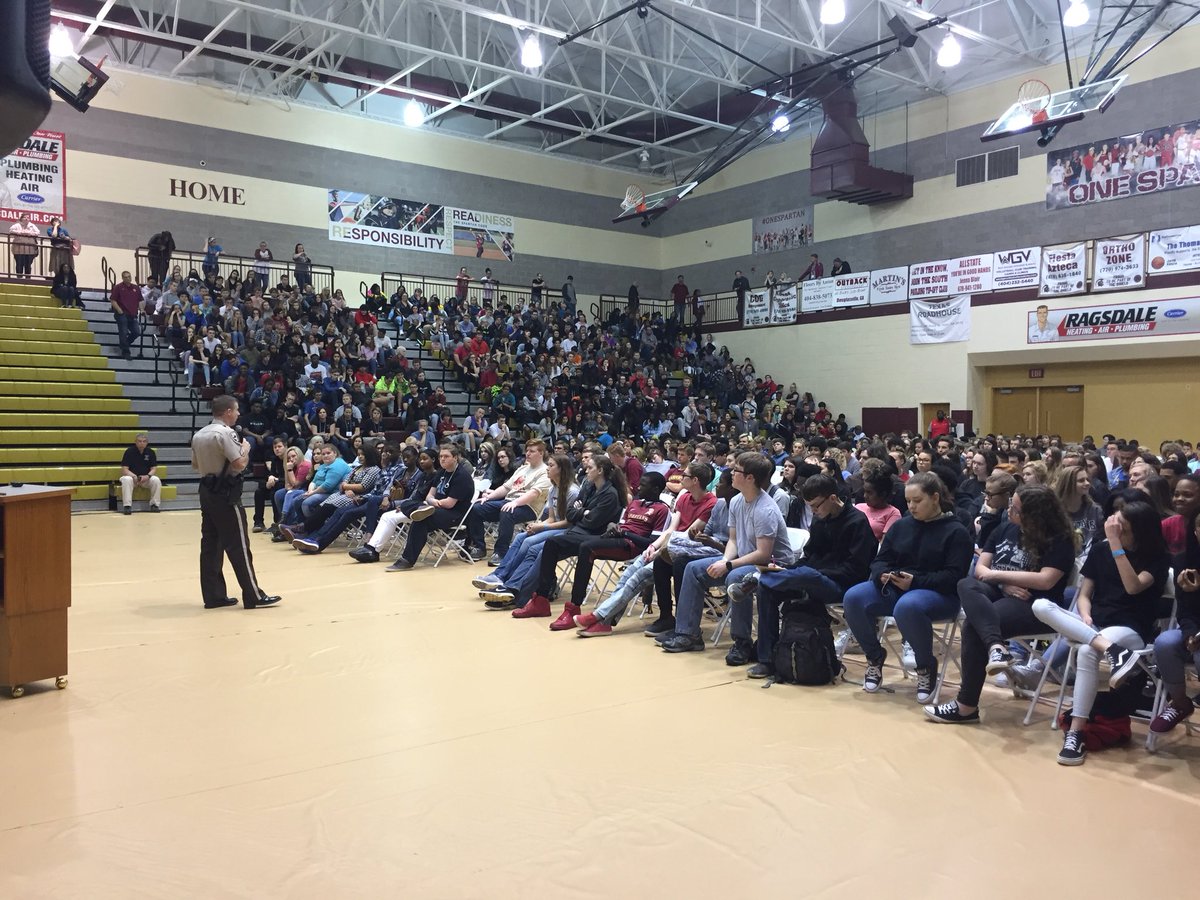 Sgt. Ashley Henson of the Paulding County Sheriffs Office presenting Social Media and School Safety information to the students of South Paulding HS. Thank you for the ADAP presentation. <a href="/PauldingSheriff/">Paulding Sheriff</a> <a href="/pauldingboe/">Paulding County School District</a>