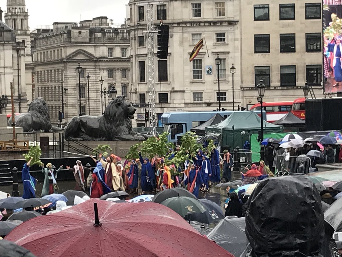 Tom_Evangelist's tweet photo. #good Friday #fishandchips warmed us up after @trafalgarsq #ThePassion @ChloeOddsocks 
#JesusChrist #Lordandsaviour https://t.co/26kqA34H1C