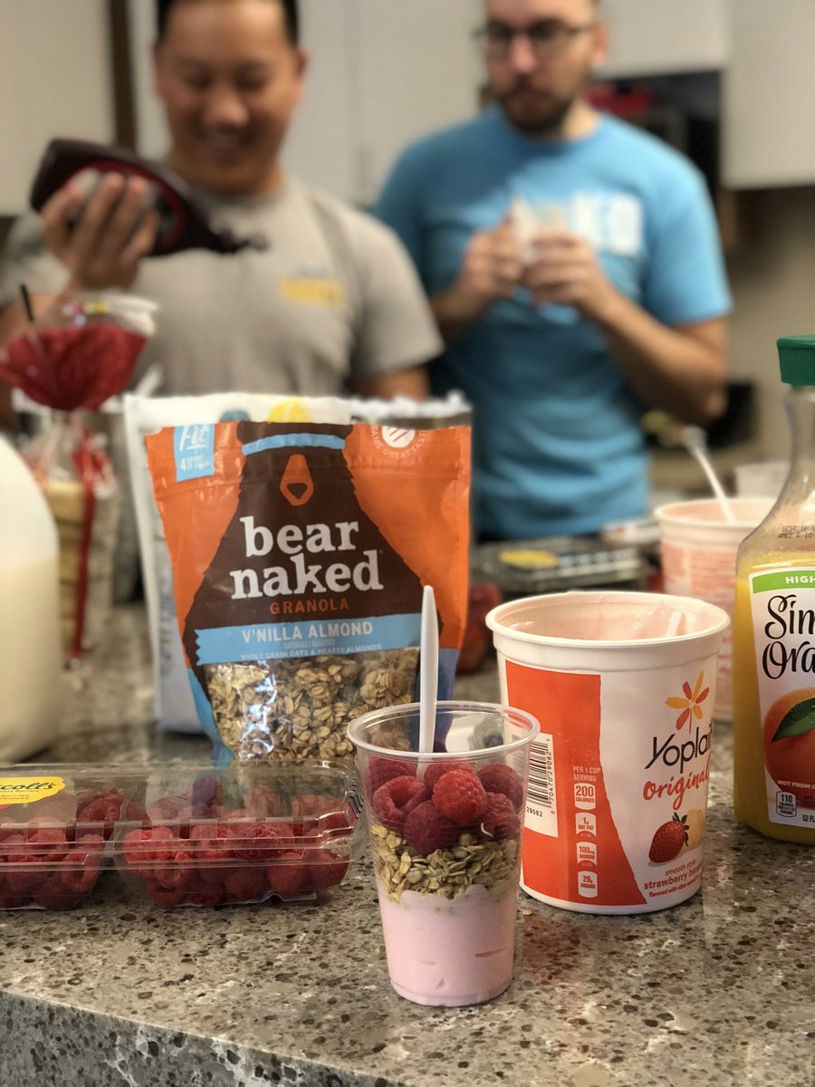 devmtnphx's tweet photo. Yogurt parfait for Friday breakfast! https://t.co/7EOkTI3odv