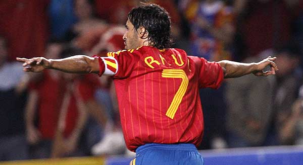 MundoDelFurbol's tweet image. Queremos saber, quien es vuestro 7 de España? @SeFutbol 

Retweet @Guaje7Villa 
Favorito @RaulGonzalez