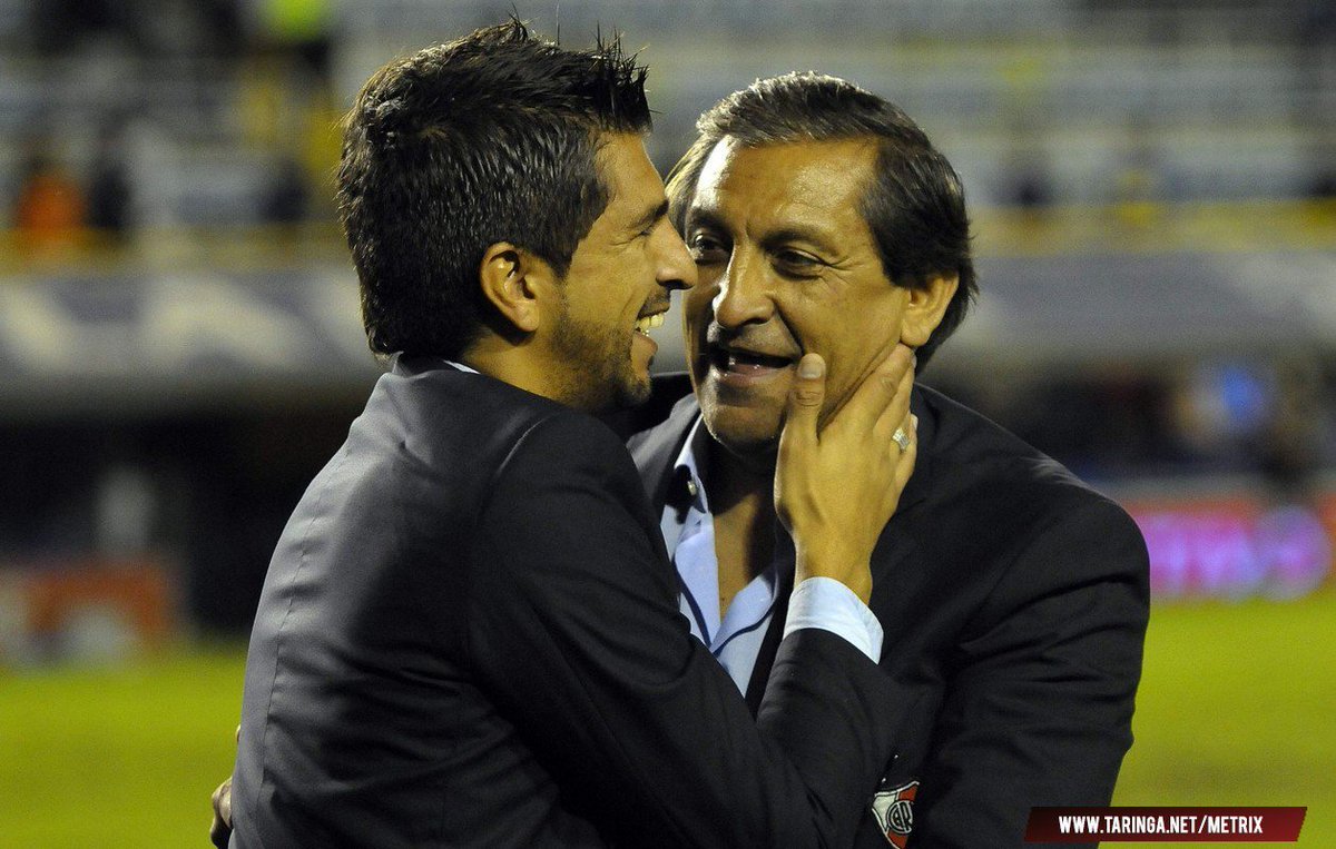 FcoRamonDiaz's tweet photo. 4 años atrás el equipo de Ramón y Emiliano le ganaba a Boca 2 a 1. Aquel día fue el comienzo de todo, River volvió a ser River. 

#NoFueCorner #labandadeRamon #Ramirazo #RiverPlate #silencioatroz  #VamoslosDiaz 👑 https://t.co/rgyS51dczE