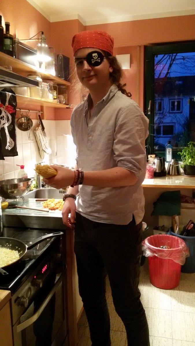 EFQuasar's tweet image. @KdFSM_AT @FSMsGetweete Hab gerade einen schönen Garfreitag mit meiner Familie gefeiert. Ich fühle mich wirklich vom Geist des FSM (und von Nudeln) erfüllt.