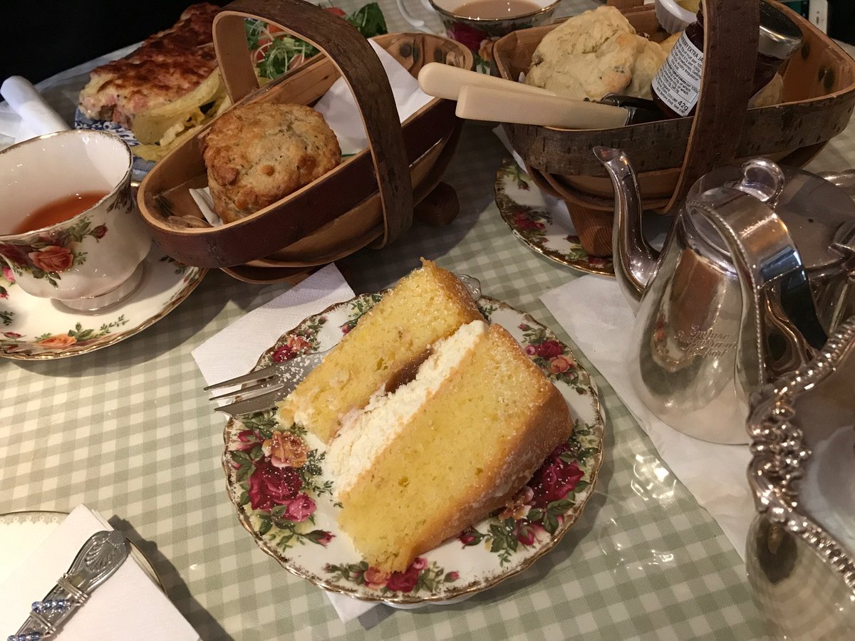 noriehana's tweet photo. Full of food and rain... ☔️ 🌧 Friends came to visit me from London but difficult to move around. So ended up having girls chat with lovely food at my the most favourite tea room “Badgers Tea House” in Alfriston. Oh I so love it! #englishtearoom #creamtea #cozy #bestscones https://t.co/9UaWhmm6Xv