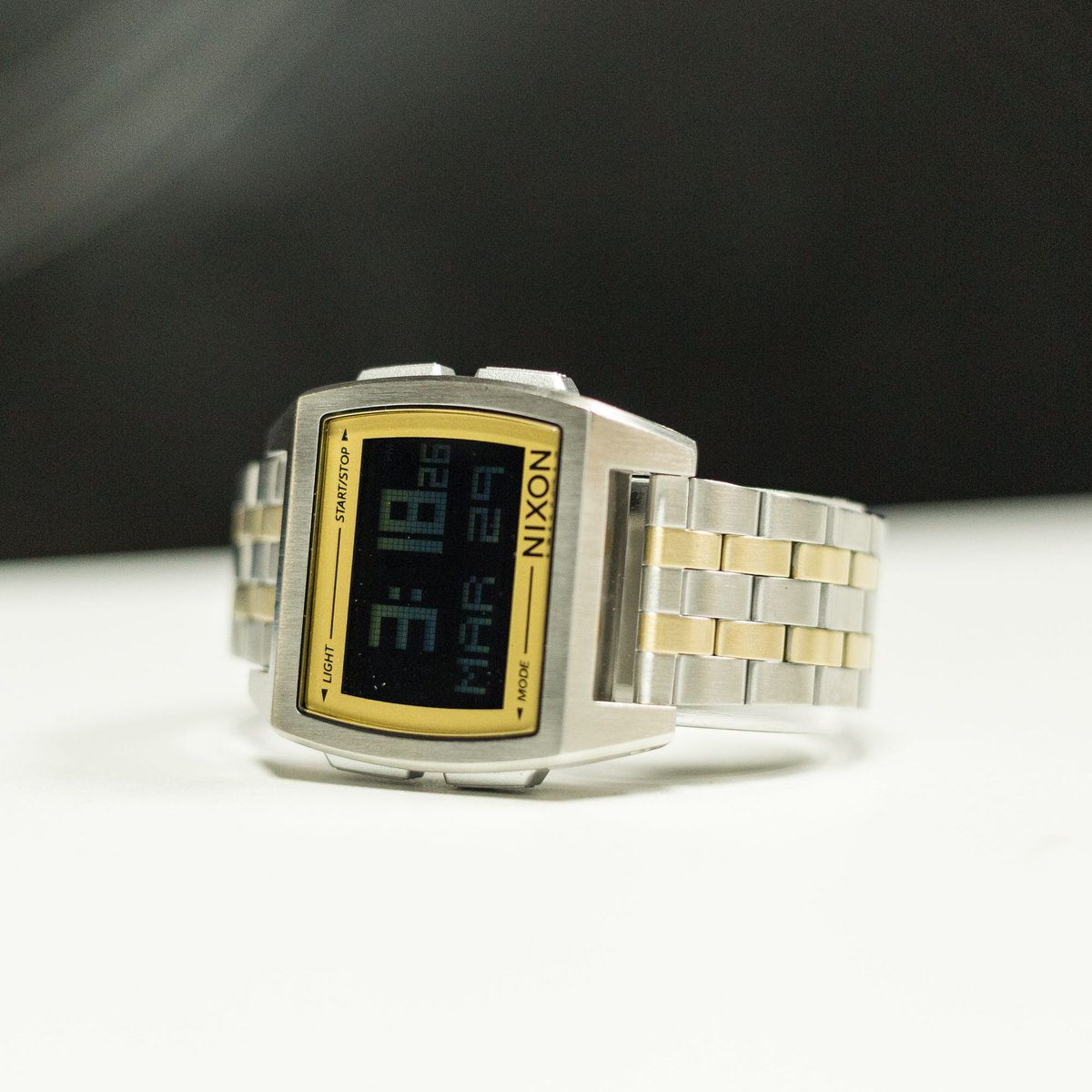 nixon base gold