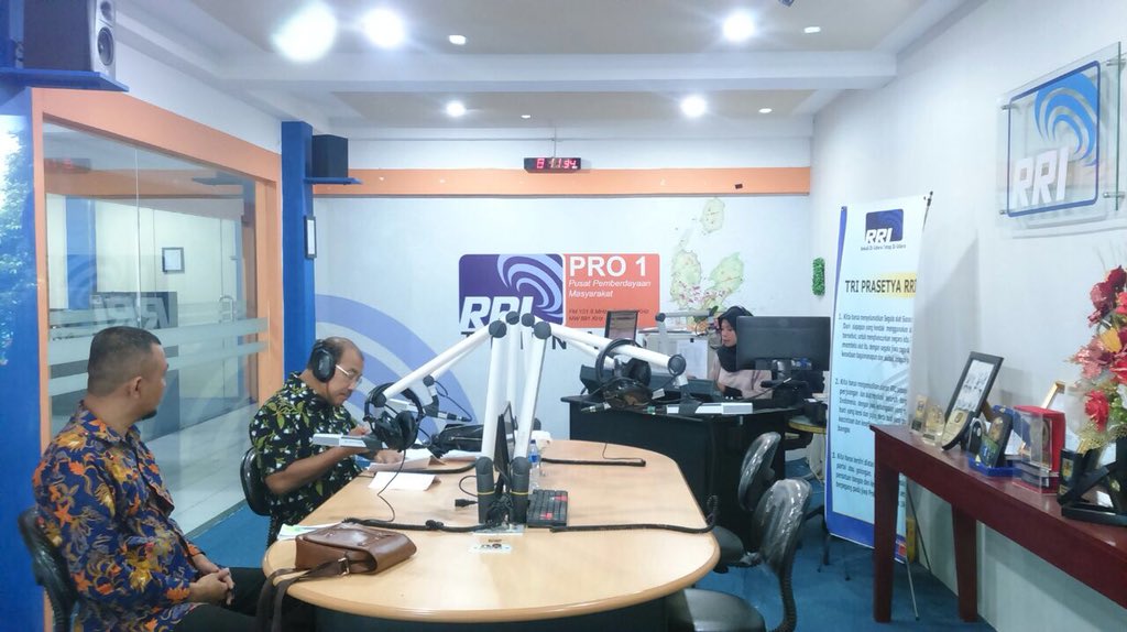 watuaDPDRI's tweet photo. Dialog Interaktif dengan RRI Ternate terkait dengan hak inisiatif DPD dalam memperjuangkan beberapa RUU menjadi UU, antara lain RUU Daerah Kepulauan dan RUU Pengakuan dan Pelindungan Hak Masyarakat Adat. Ternate (31032018)
#DPDRI 

@DPDRI 
@rriternate 
@Berita_RRI https://t.co/z0R5OuCMmj