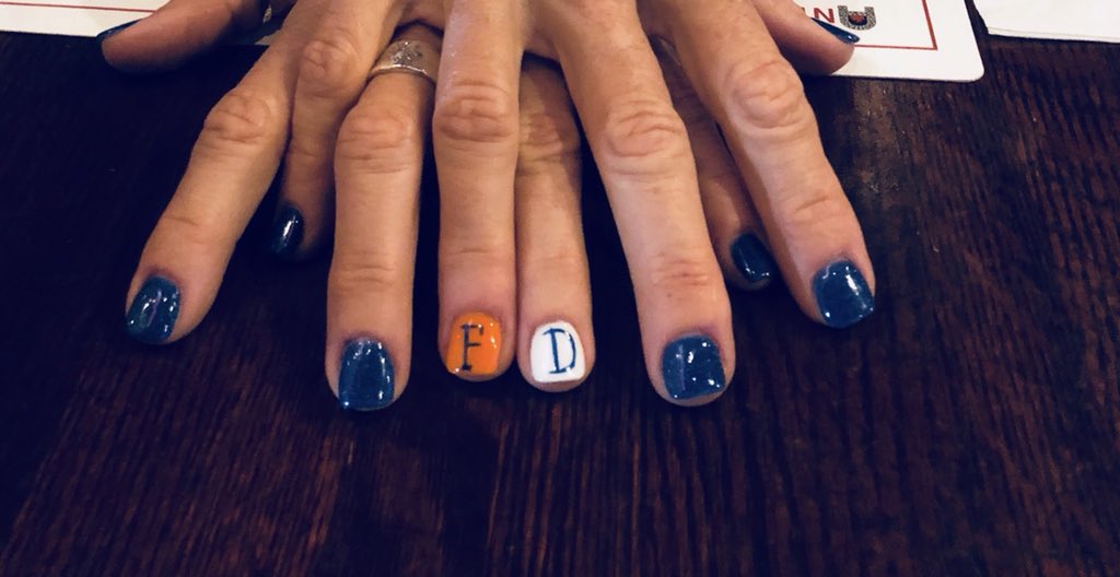 hollister_jeni's tweet photo. Call me silly- it’s that kind of weekend!!! #Gators2020 #Duke2022 https://t.co/nUk7uz7QVS