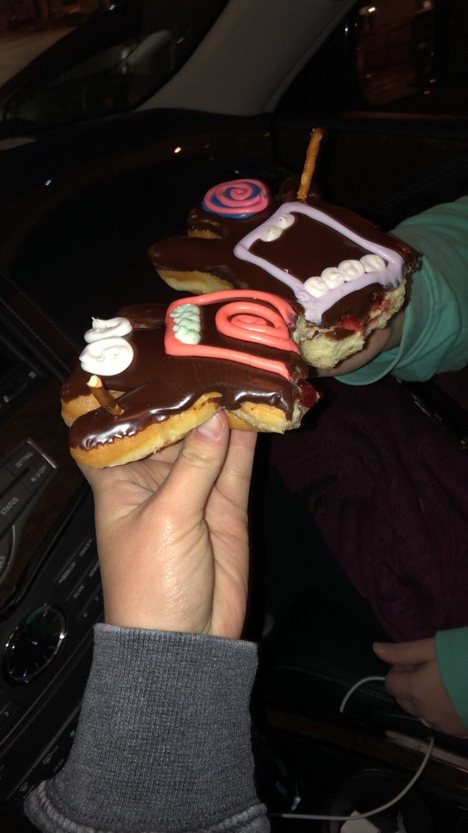 MAB_Aurora2's tweet photo. oh yeah, WE GOT DONES FROM VOODOO LAST NIGHT 🙌🏻🍩 all we can say is yummmmm https://t.co/6Ohz0JmKCX